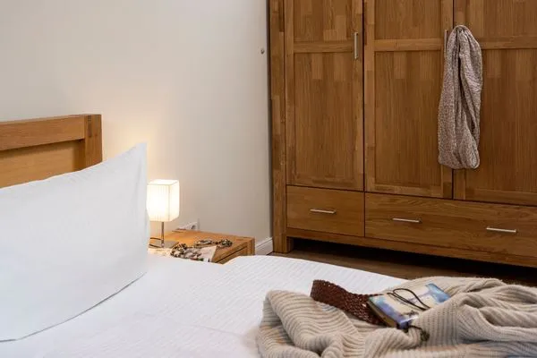 Schlafzimmer  FeWo Haubentaucher - Kamin, Sauna, Meerblick