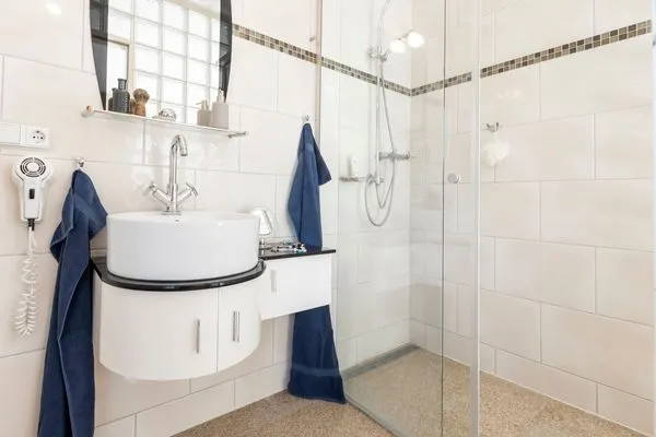 Badezimmer  FeWo Wellenspiel - Kamin, Sauna, Meerblick