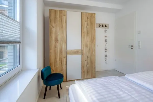 Ferienwohnung Pusteblume in Malchow Schlafzimmer mit Kleiderschrank  Pusteblume