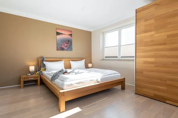 Schlafzimmer  FeWo Südwarts - Kamin, Sauna, Meerblick