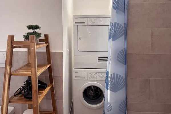 Waschmaschine und Trockner kostenfrei nutzbar  Gemütliche Ferienwohnung mit Meerblick und Terrasse - Nur 50 Meter zum Strand inkl. Parkplatz und Fahrradunterstellplatz