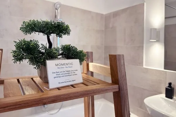 Sauberes und modernes Badezimmer  Gemütliche Ferienwohnung mit Meerblick und Terrasse - Nur 50 Meter zum Strand inkl. Parkplatz und Fahrradunterstellplatz