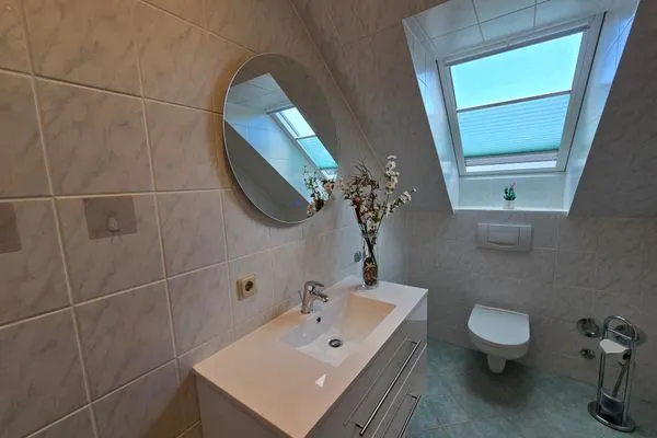 Badezimmer mit Dusche und Waschbecken  Ferienhaus Beier, Whg. 2