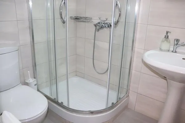 Bathroom  Kounenos 2