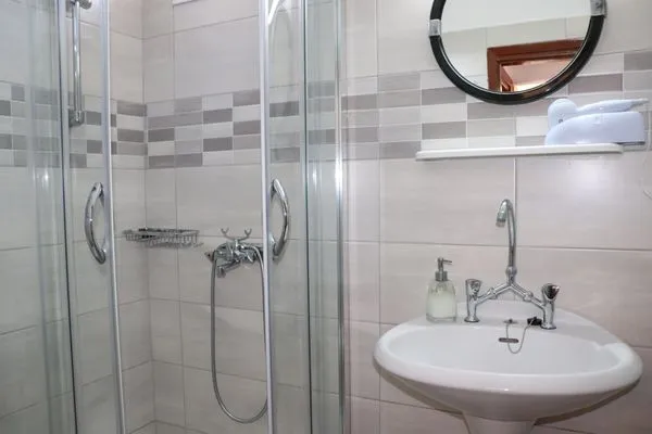 Bathroom  Kounenos 2