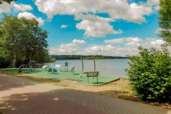 Ferienwohnung Jette Waren (Müritz) - überall Seen - die Kuhtränke mit Sportgeräten  Jette