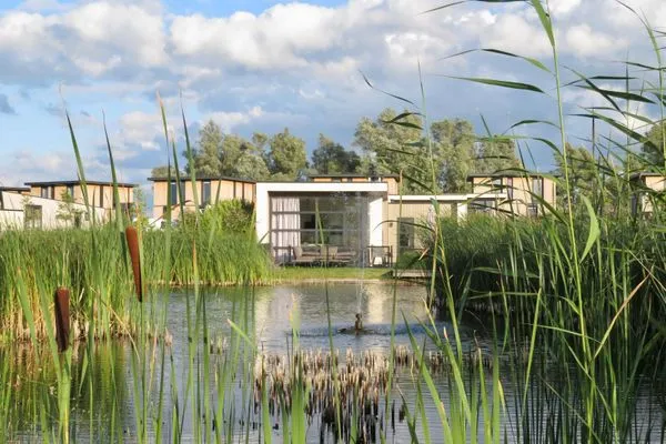  Marina Strandbad Chalet Waterlijn mit Zaun Haus Nr. 91