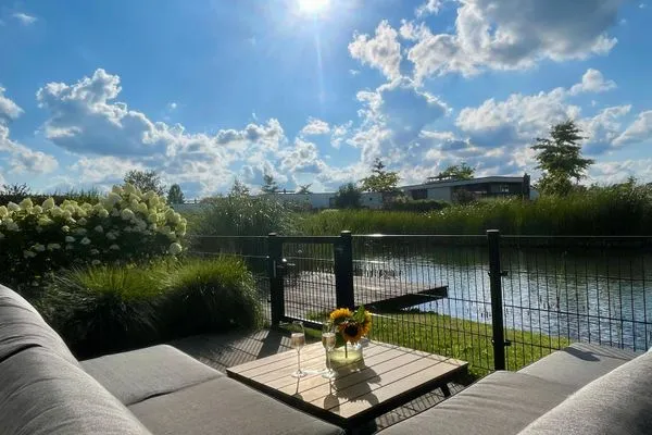  Marina Strandbad Chalet Waterlijn mit Zaun Haus Nr. 91