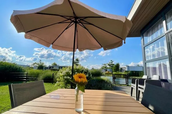  Marina Strandbad Chalet Waterlijn mit Zaun Haus Nr. 91