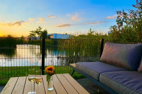  Marina Strandbad Chalet Waterlijn mit Zaun Haus Nr. 91