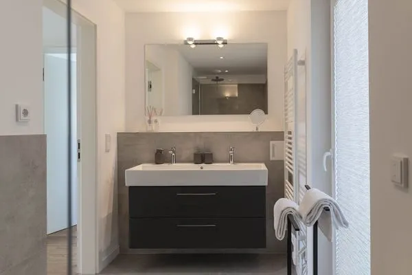 Badezimmer  Hafenglück - mit Balkon & außergewöhnlichem Hafenblick