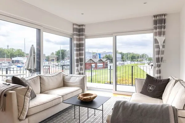 Wohnzimmer  Hafenglück - mit Balkon & außergewöhnlichem Hafenblick