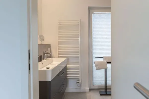 Badezimmer  Hafenglück - mit Balkon & außergewöhnlichem Hafenblick