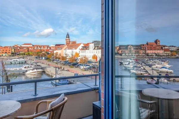 Ferienwohnung HafenLiebe Waren (Müritz) - der Yachthafen - maritimes Treiben  HafenLiebe