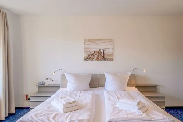 Ferienwohnung HafenLiebe Waren (Müritz) - Schlafzimmer Doppelbett  HafenLiebe