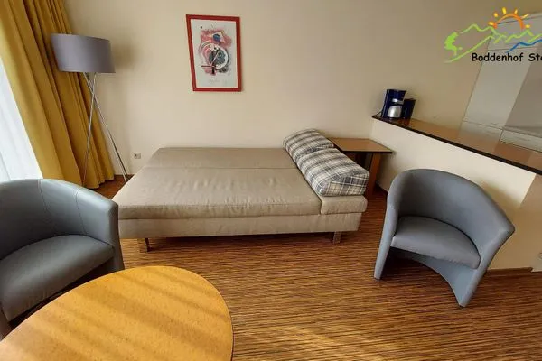 Apartment für Drei 48-2  Apartment für Drei 48