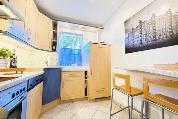 Küche mit Geschirrspüler, Backofen, Kühlschrank mit Gefrierfach  Strandquartier L. A.