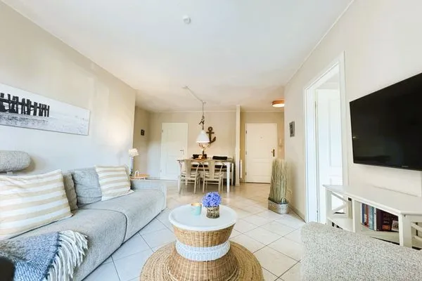 Wohnbereich mit Couch, Sessel, Wlan, TV  Strandquartier L. A.