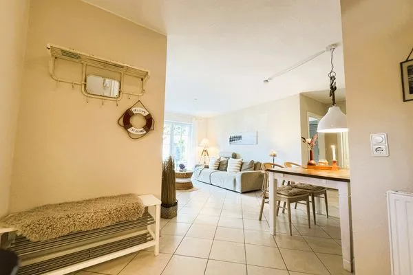 Blick vom Eingangsbereich in den Wohnbereich  Strandquartier L. A.