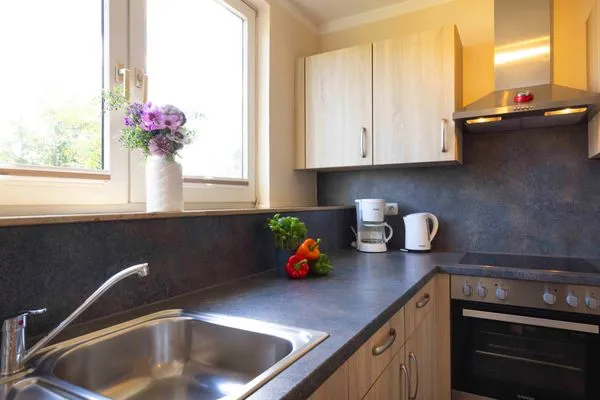 Küche / Küchenzeile  (MEI27a) Ferienwohnung "Ostseetraum"