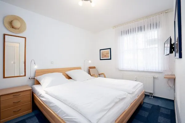 Schlafzimmer  (OST1) Ferienwohnung "Lörper 1"