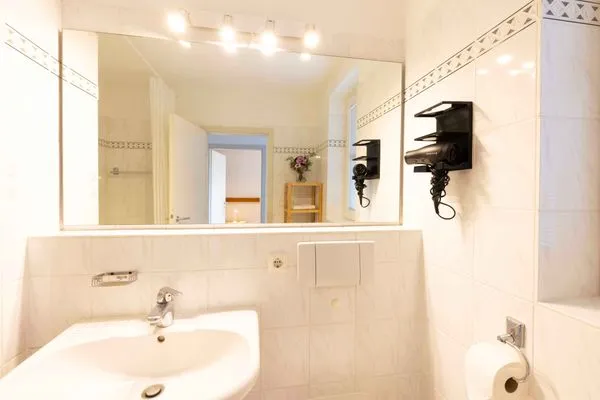 Badezimmer  (OST8) Ferienwohnung "Lörper 2"