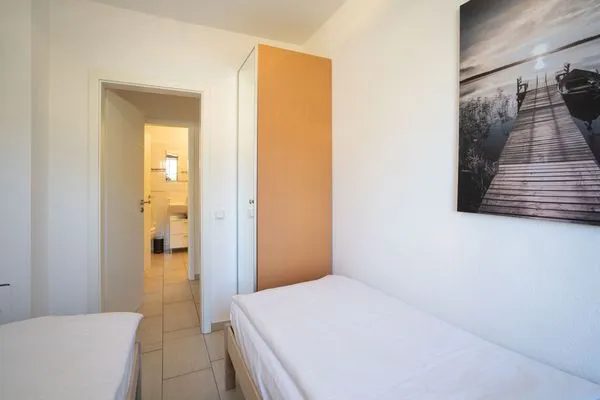 Schlafzimmer  (STR80a) Ferienwohnung "Haus Atlanta"