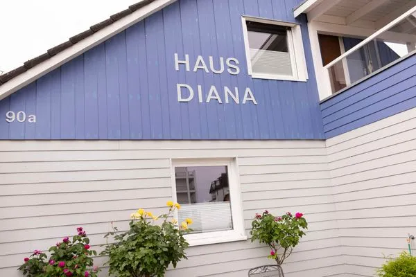 Fassade / Eingang  (STR90b) Ferienwohnung "Haus Diana 2"