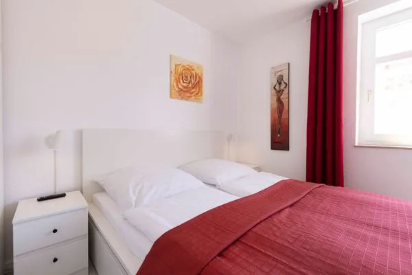 Schlafzimmer  (STR123L) Ferienwohnung "Sarah"