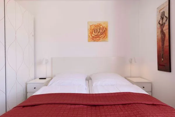 Schlafzimmer  (STR123L) Ferienwohnung "Sarah"