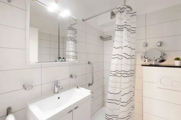 Badezimmer  (STR123L) Ferienwohnung "Sarah"