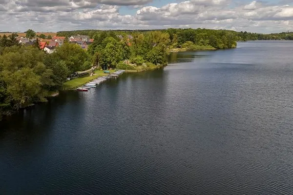 Ferienwohnung Lakeside House Waren (Müritz) - Wasser vor dem Haus  Lakeside House