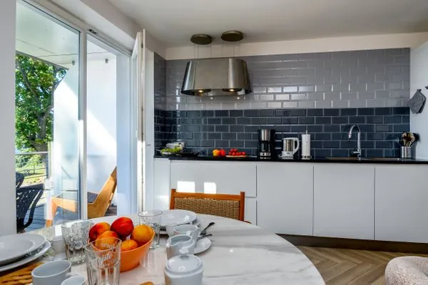 Küche / Küchenzeile  FeWo Dwarslöper - Balkon, Sauna, Meerblick