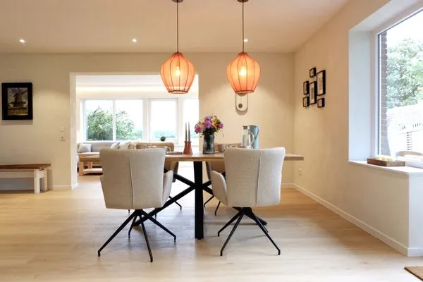 Blick von der Küche zum Essbereich  Ferienhaus Landliv Hus