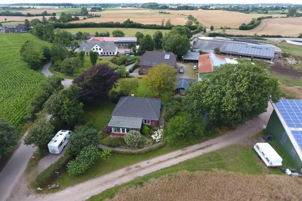 Luftansicht vom Hof Wöhlk und dem Landliv Hus  Ferienhaus Landliv Hus
