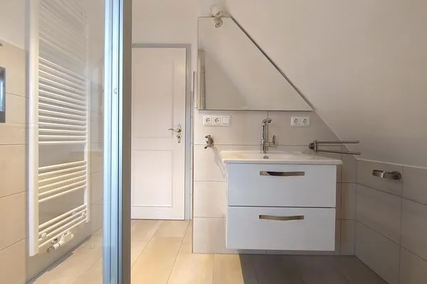 Badezimmer in der Ferienwohnung Gül Waanang in Erika's Hüs in Nebel auf Amrum Erika's Hüs Ferienwohnung „Gül Waanang"