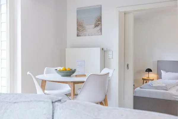 Wohnzimmer Haffperle Küstenglanz - zentral in Haffkrug, nur wenige Schritte zum Strand