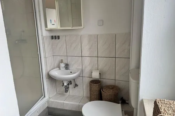 Badezimmer  Einfaches Appartement "Nicky" in Halle mit 2 Zimmern