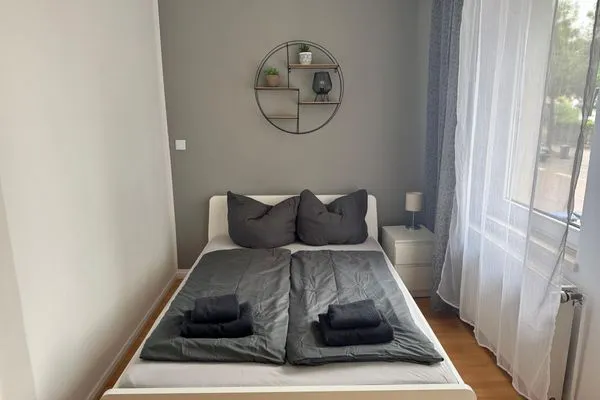 Schlafzimmer  Einfaches Appartement "Tom" in Halle mit 3 Schlafzimmern und Stellplatz