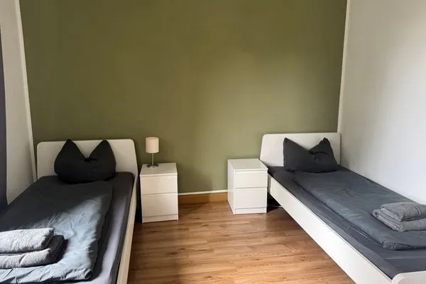   Einfaches Appartement "Tom" in Halle mit 3 Schlafzimmern und Stellplatz