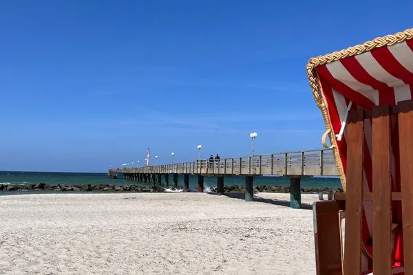 Ferienwohnung Großer Strandkorb Ostseebad Wustrow ZweiWasser Alte Seefahrtschule Entspannen am Strand  Großer Strandkorb