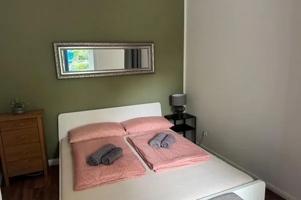 Schlafzimmer  Gemütliches Appartement "Karl" mit 2 Schlafzimmern an der Goitzsche