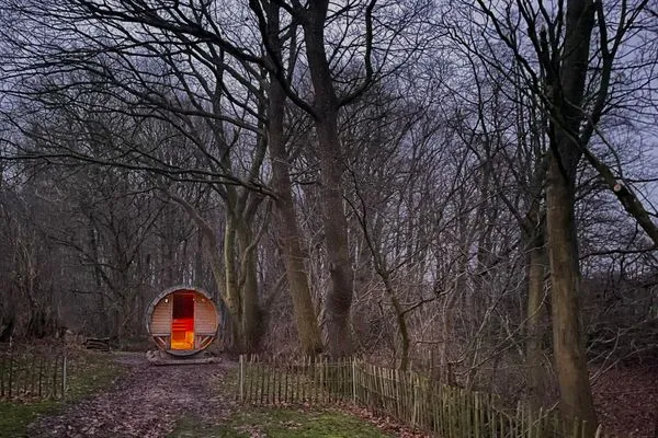 Fass-Sauna im Herbst/Winter  Reetdachkate Fuchsgraben