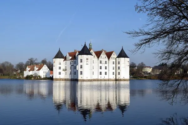 Wasserschloss Glücksburg im Winter  Ferienwohnung Gut Hardesby