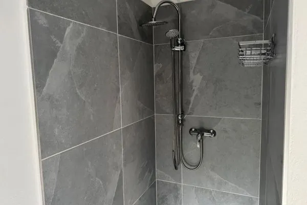 Badezimmer  Gemütliches Dachgeschoss-Appartement "Nina" in Halle mit 2 Schlafzimmern und Stellplatz