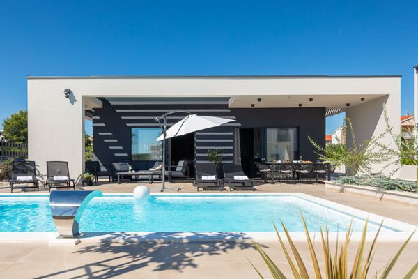 Luxury Villa by Urlando