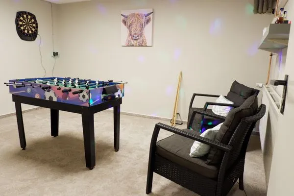 Spielzimmer mit Kicker, Dart u.v.m  Ferienhaus Landliv Hus