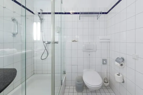 Apartment am Kurstrand Zingst - Badezimmer  Apartment am Kurstrand