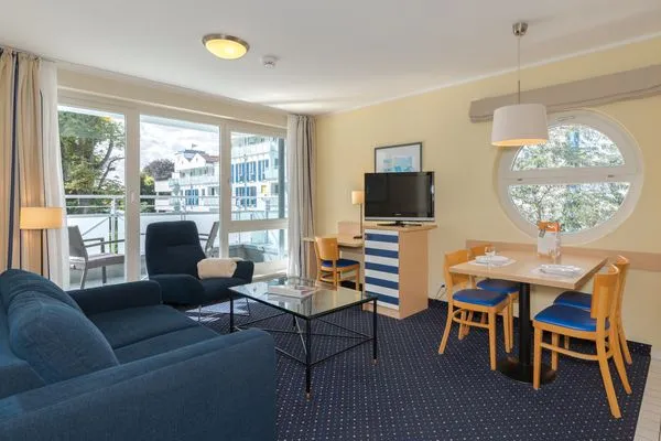 Ferienwohnung Bernsteinwind in Zingst - Wohnzimmer mit Ausblick  Bernsteinwind