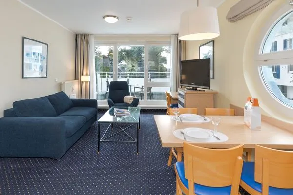 Ferienwohnung Bernsteinwind in Zingst - Wohnzimmer mit Essbereich  Bernsteinwind